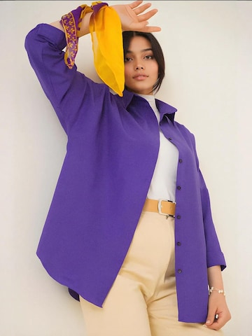 Bigdart - Blusa 'Hemden' em roxo: frente