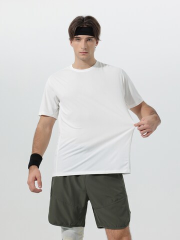 YOUTHUP Performance Shirt 'Feuchttrans' in White