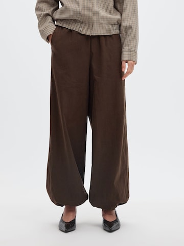 SELECTED Loosefit Bukser i brun: forside