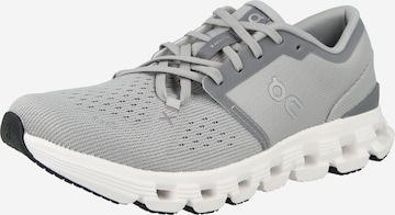 On Παπούτσι για τρέξιμο σε γκρι: μπροστά