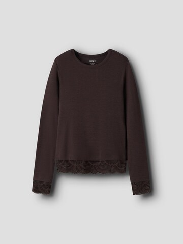 NAME IT - Camiseta en marrón