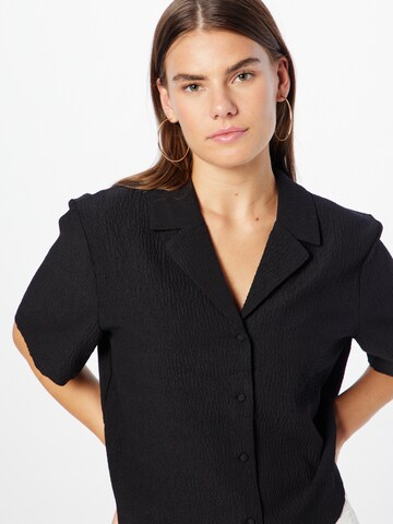 Monki - Blusa em preto