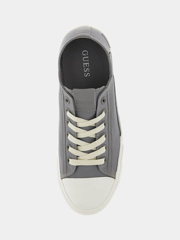 GUESS Sneaker 'Rio' in Grau