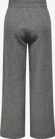 ONLY Wide Leg Plissert bukse 'CORA' i grå