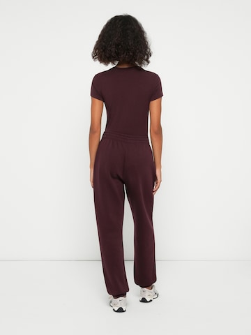 Effilé Pantalon 'Phoenix Fleece' Nike Sportswear en rouge
