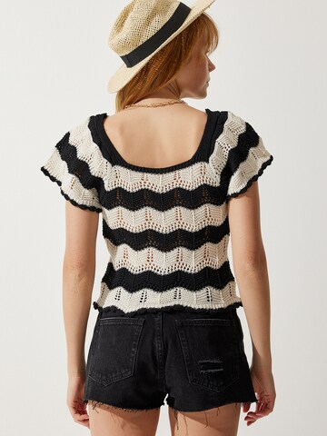 Happiness İstanbul Pullover in Schwarz