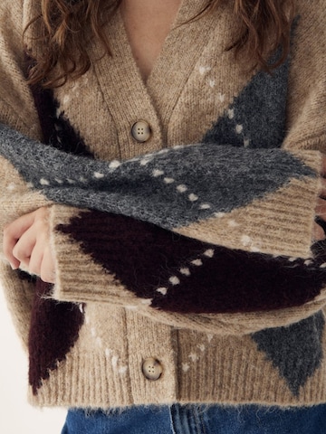 Noella Neuletakki ' N-Laiana Knit Cardigan ' värissä beige