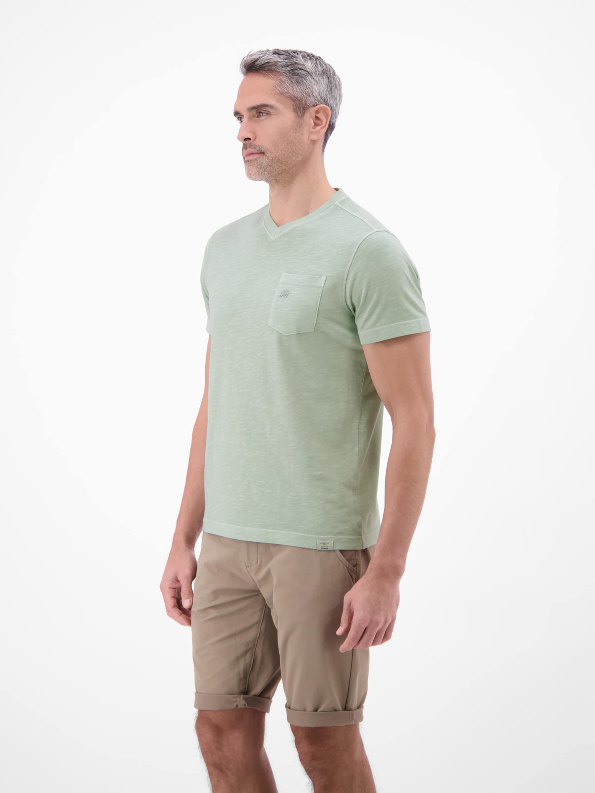 LERROS T-Shirt mit sportlichem V-Ausschnitt aus reiner Baumwolle in Grün