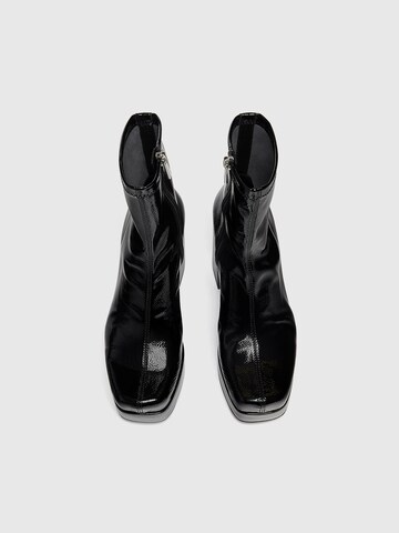 Pull&Bear Stiefelette in Schwarz