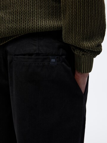 Pull&Bear Bő szár Chino nadrág - fekete