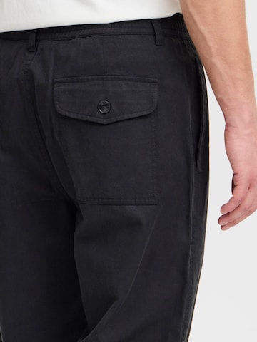 Tapered Pantaloni con pieghe 'Moose Liam' di !Solid in nero