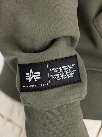 Sweat-shirt 'Label' ALPHA INDUSTRIES en vert
