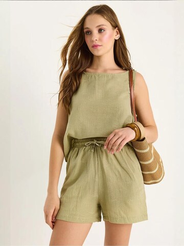 Pantalons de tailleur Bianco Lucci en vert