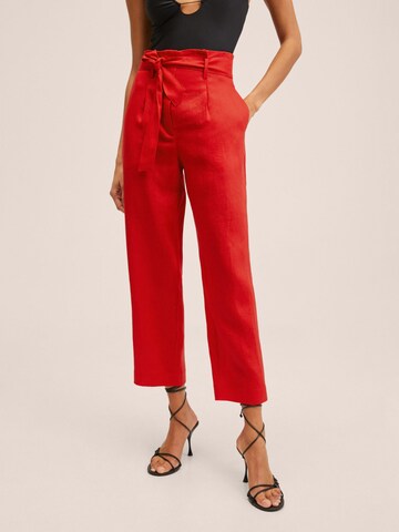 MANGO Regular Plissert bukse 'Ampabelt' i rød: forside