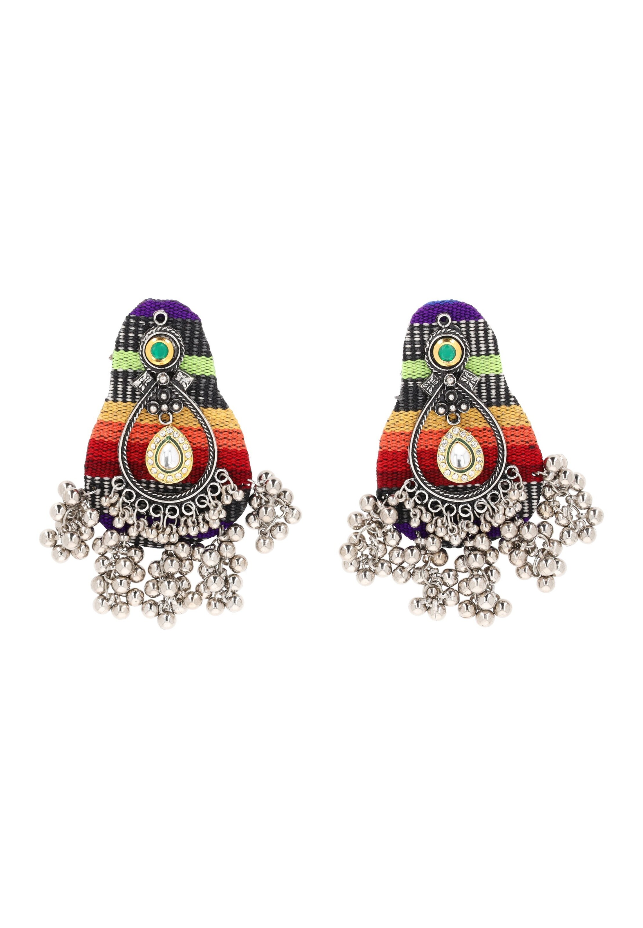 IZIA - Pendientes en amarillo: frente