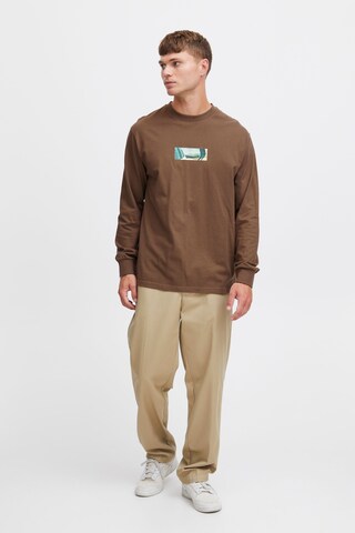 !Solid Sweatshirt in Brown