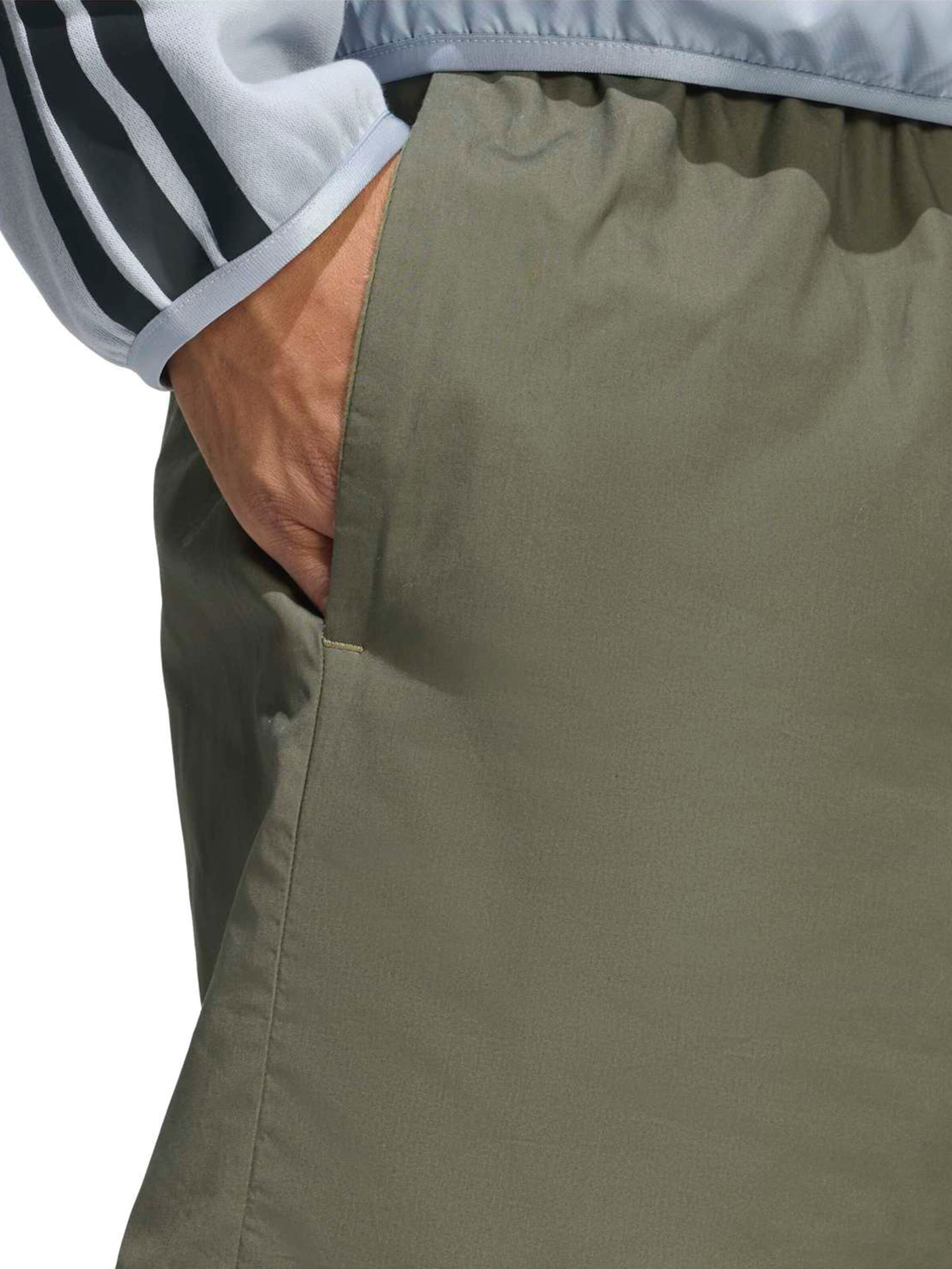 ADIDAS SPORTSWEAR Lużny krój Spodnie sportowe w kolorze zielony