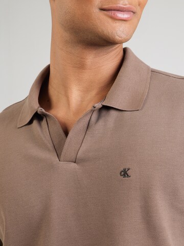 Calvin Klein Jeans Μπλουζάκι σε καφέ