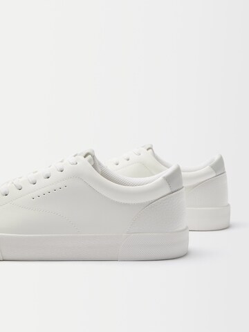 Bershka Sneaker in Weiß