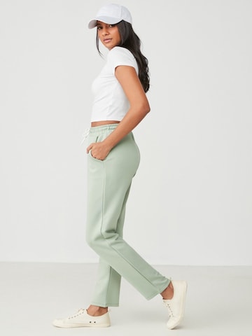 C&City Tapered Trousers in Green