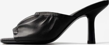 L37 HANDMADE SHOES - Zapatillas de casa 'SUNLIGHT BETWEEN OUR HANDS' en negro: frente
