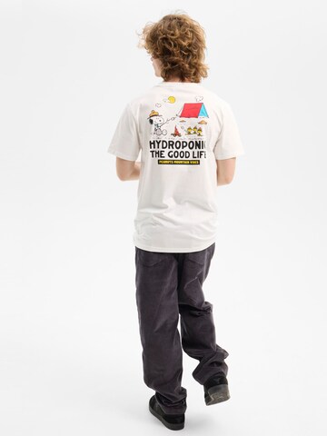 hydroponic - Camiseta 'Hydroponic x Peanuts Regular-Fit Short-Sleeve Campfire T-Shirt' en blanco