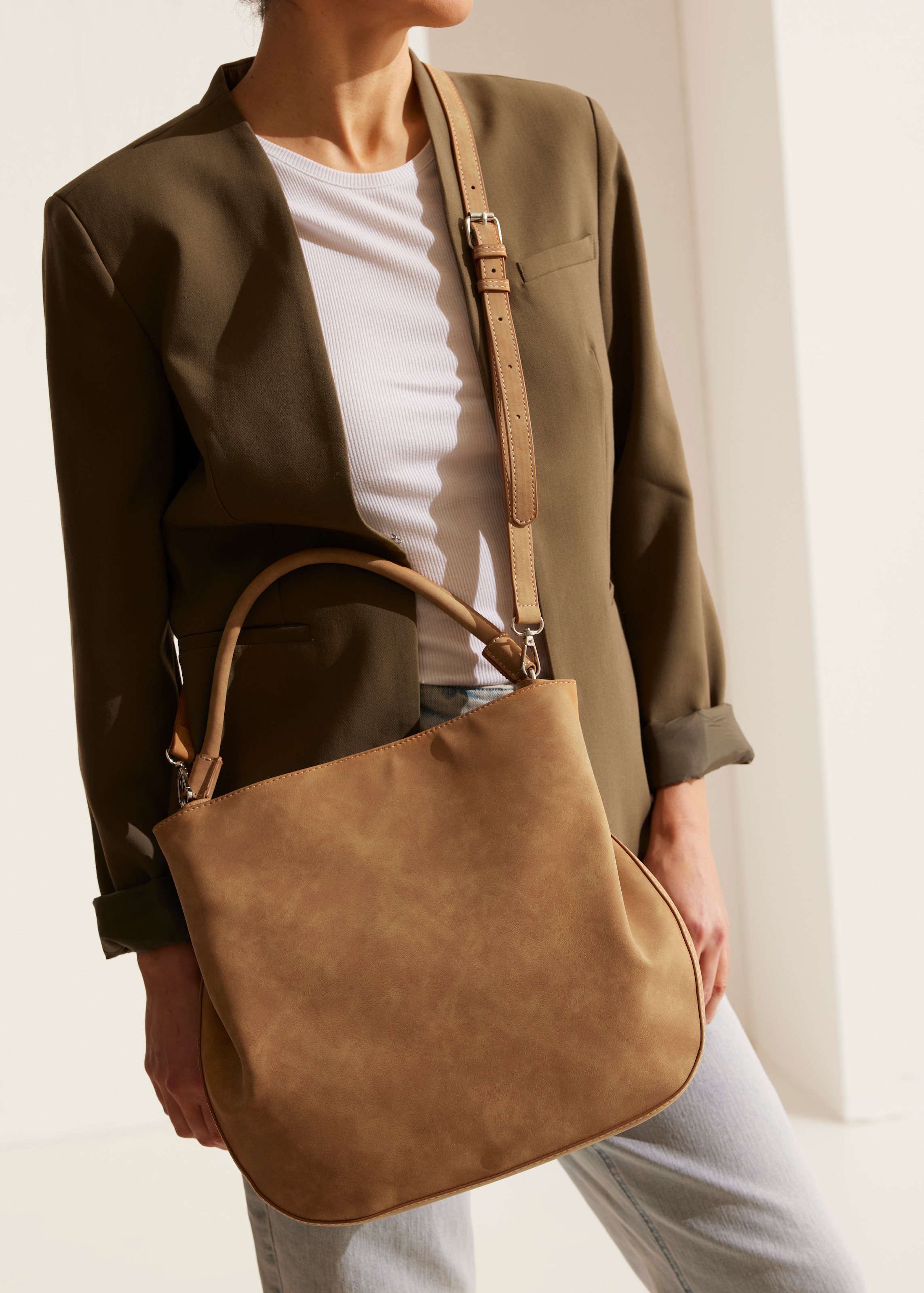 VIVANCE Shoulder Bag in Beige: front