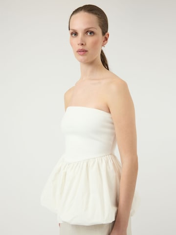 Top 'YASFera' di YAS in bianco