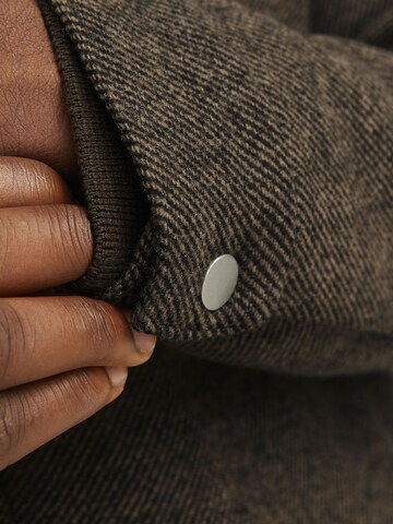 JACK & JONES Tussenjas in Bruin