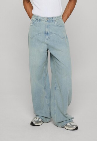 Karl Kani Regular Jeans in Blue: front