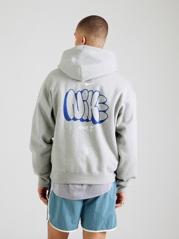 Nike Sportswear Μπλούζα φούτερ σε γκρι: πίσω