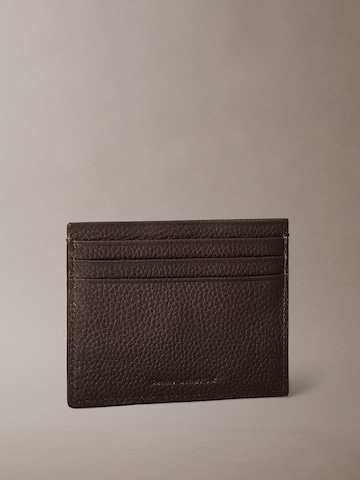 Calvin Klein - Estuche en marrón