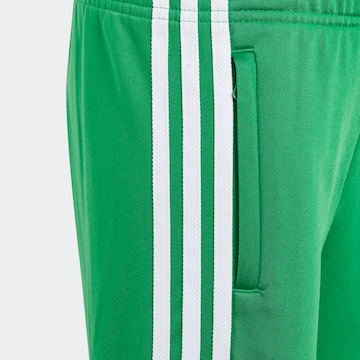 ADIDAS ORIGINALS Φόρμα τρεξίματος 'Adicolor Sst' σε πράσινο