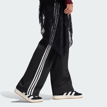 ADIDAS ORIGINALS Loosefit Broek 'FIREBIRD' in Zwart