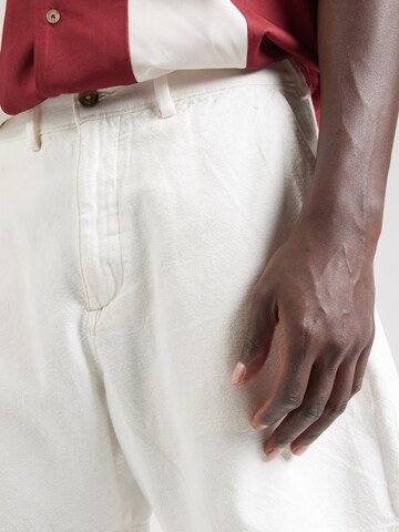 Loosefit Pantaloni chino di Abercrombie & Fitch in bianco