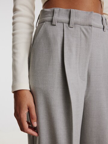 Loosefit Pantaloni 'Kaj' di EDITED in grigio