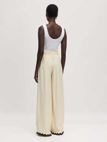 Regular Pantalon 'Meena' EDITED en beige