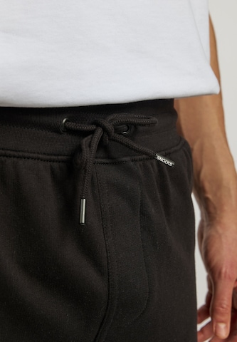 SNOCKS Regular Trousers in Black