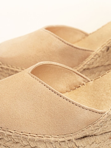 Alhamas Strap sandal 'Alpargata Cuña 10 cm' in Beige