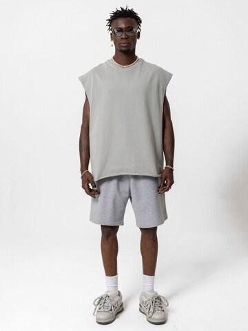 T-Shirt 'Daffodil' VAMOS CLO en gris