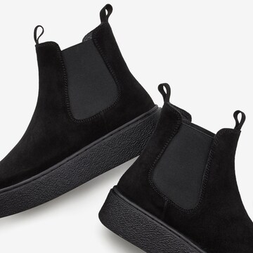 LASCANA Chelsea Boots in Black