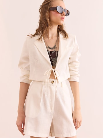 olalook - regular Pantalón plisado en blanco