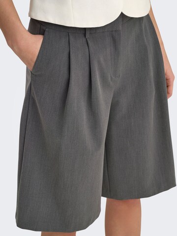 Wide Leg Pantalon à pince 'ONLNalina' ONLY en gris