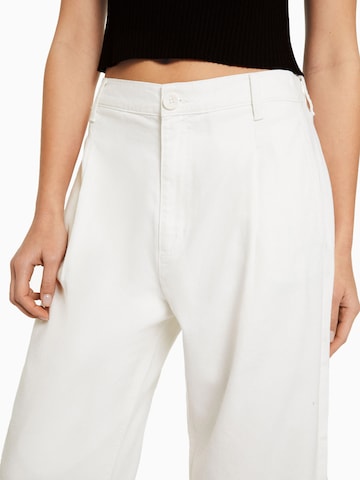 Bershka Regular Plissert bukse i hvit