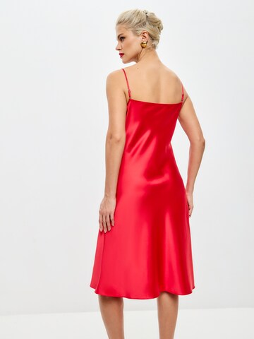 Serena Silueta Mekko 'Below the knee satin slip dress 'Grace'' värissä punainen