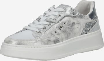 Baskets basses Nero Giardini en blanc : devant