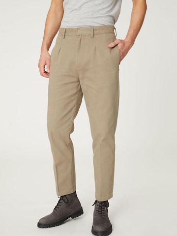 DAN FOX APPAREL Tapered Pleated Pants 'Elian' in Brown: front