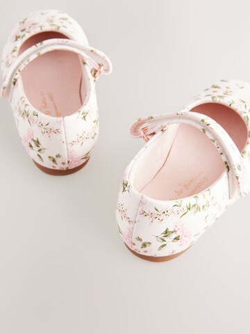 Next - Bailarina en blanco