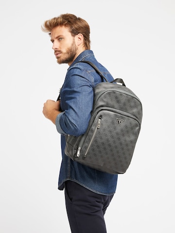 GUESS Rucksack 'Vezzola' in Schwarz