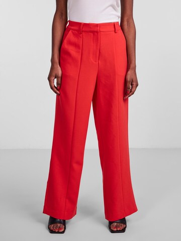 Y.A.S Loose fit Pleated Pants 'TUCKA' in Red: front